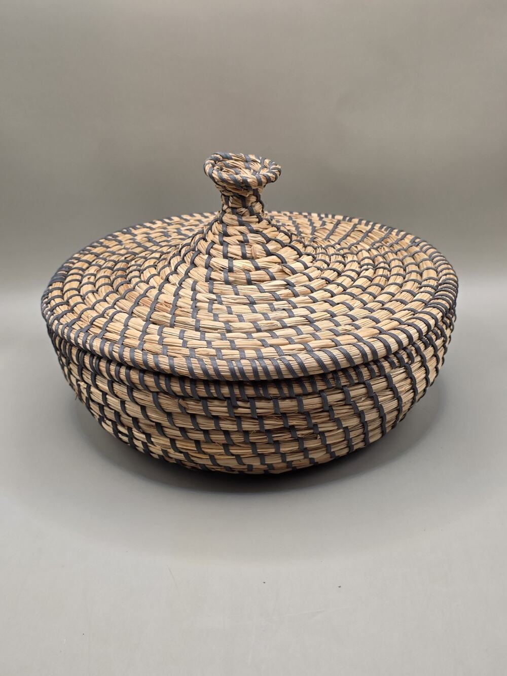 Vtg Sweet Grass Basket Coiled Straw Lidded Storage Blue Accent Snake Charmer 10”